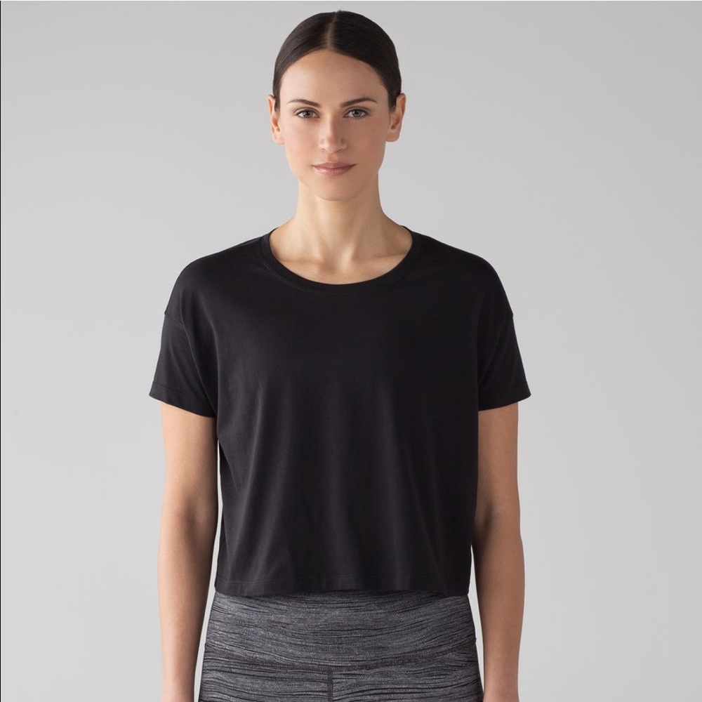 Lululemon black cates tee / 6
